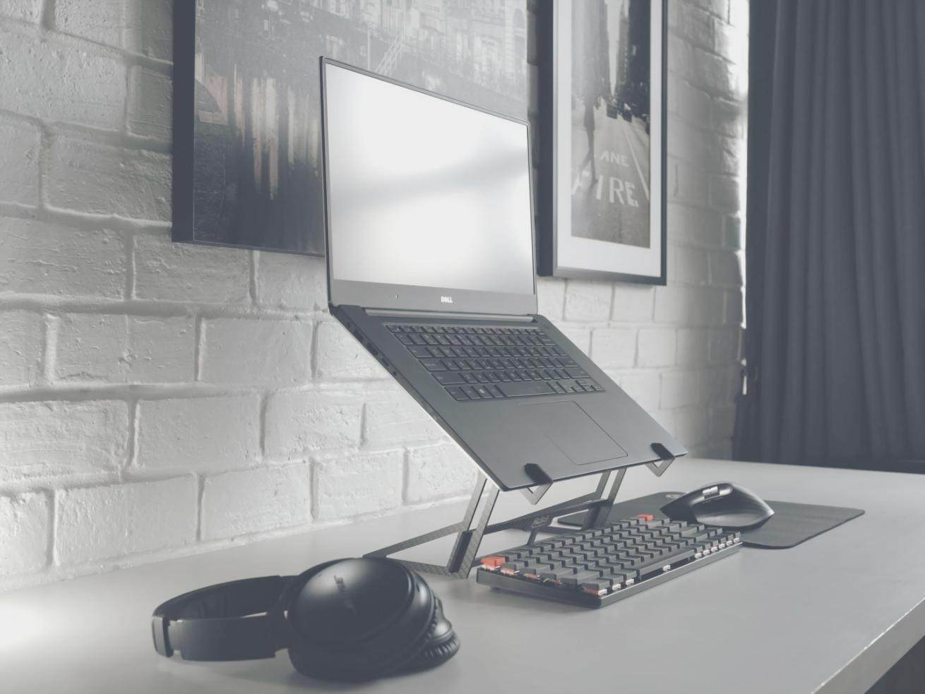 Collaborative finance planning session in progress